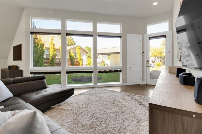 Building Photo - 1905 Alegria Rd