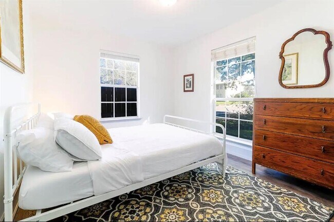 Building Photo - Incredible Downtown Round Rock Home for Rent