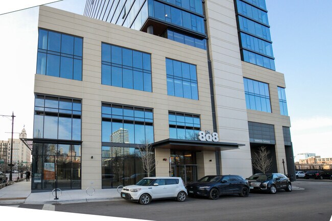 Building Photo - 460 W Chicago Ave