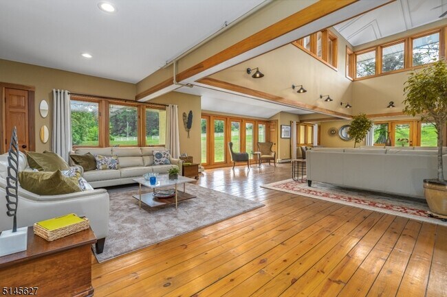 Building Photo - 36 Rocktown Hill Rd