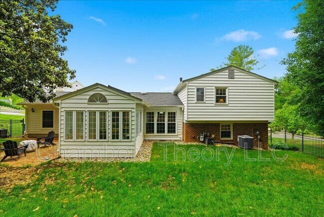 Building Photo - 9221 Talisman Dr