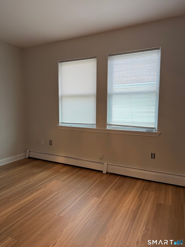 Building Photo - 162-164-164 Martin St