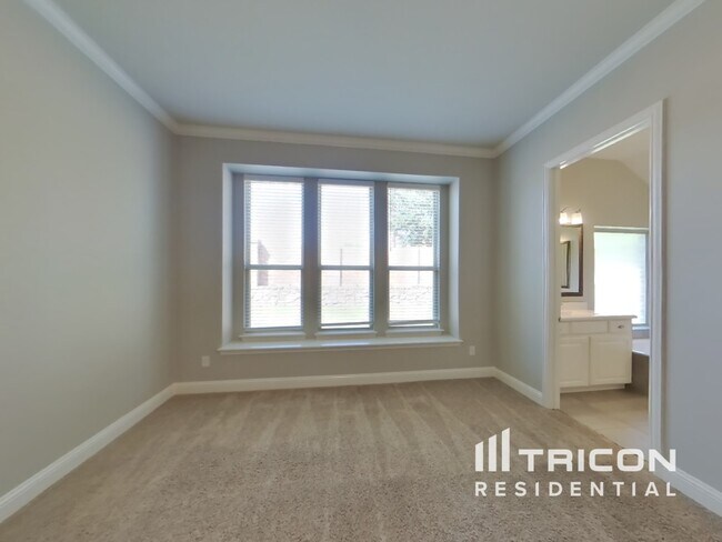 Building Photo - 5636 Grove Cove Dr