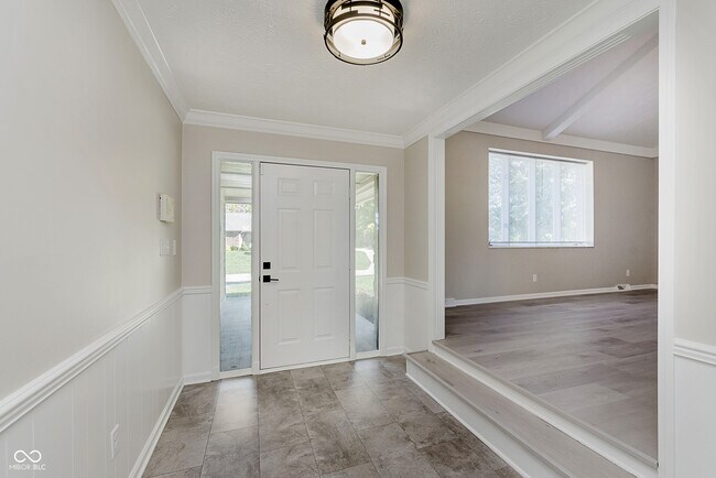 Building Photo - 3037 Golfview Dr