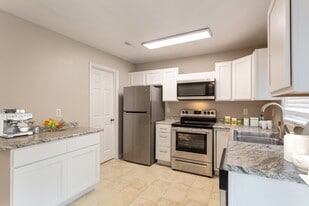 Building Photo - Lifestyle at the Bay