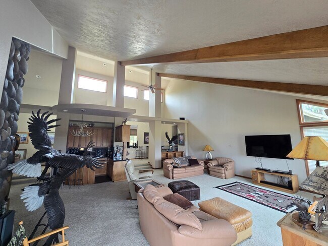 Building Photo - Stunning Views, Executive Home in Equestrian Meadows Redmond