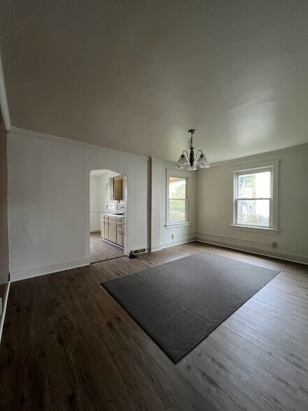 Building Photo - 854 Craig St