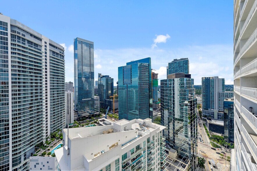 Building Photo - 1200 Brickell Bay Dr