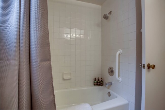 Building Photo - 350 Gravilla St