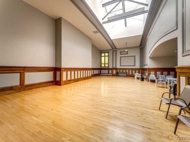 Building Photo - 917 Madison St