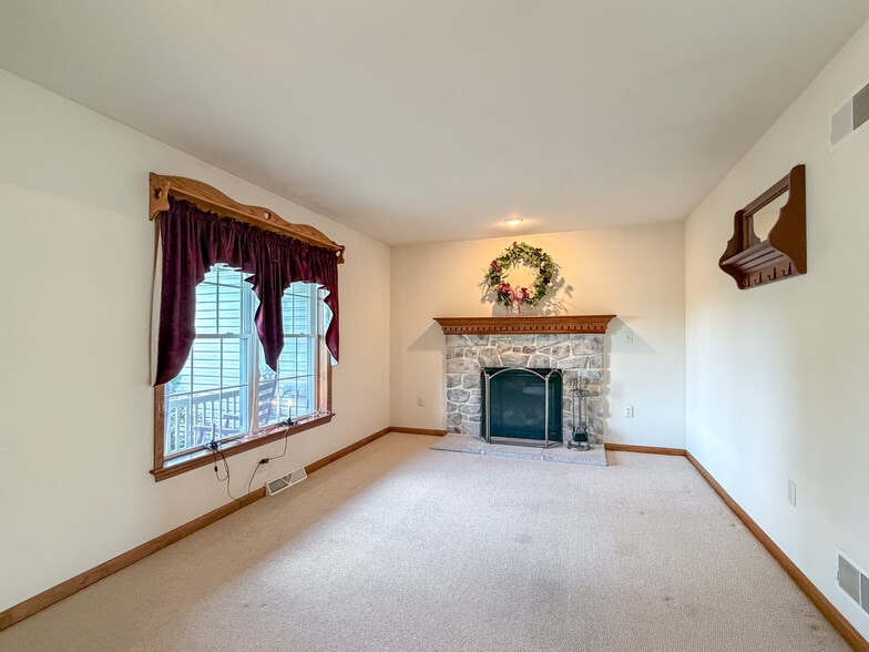 Building Photo - 1387 Sheep Hill Rd