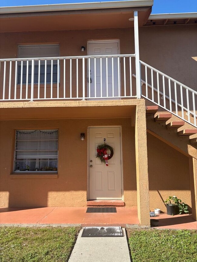 Primary Photo - Beautiiful Palm Gardens 2 bedroom, 1 bath ...