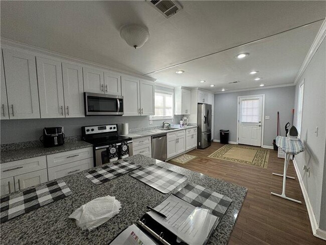 Building Photo - 17 Hartley Woods Dr
