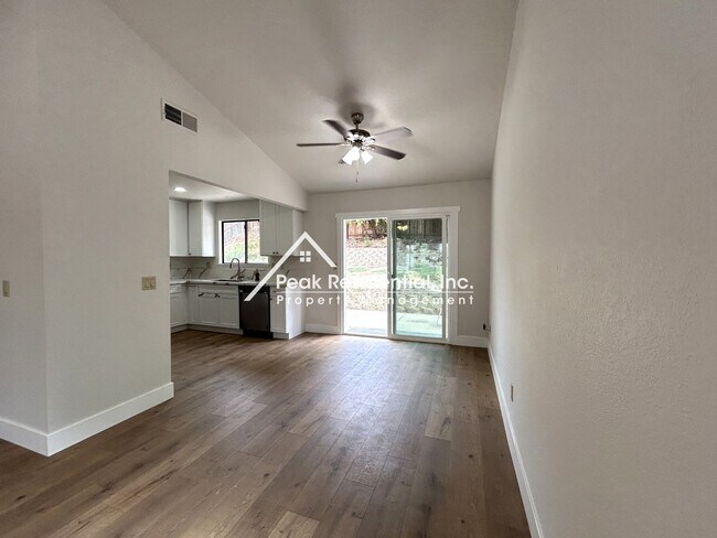 Building Photo - 7400 Martignetti Ct