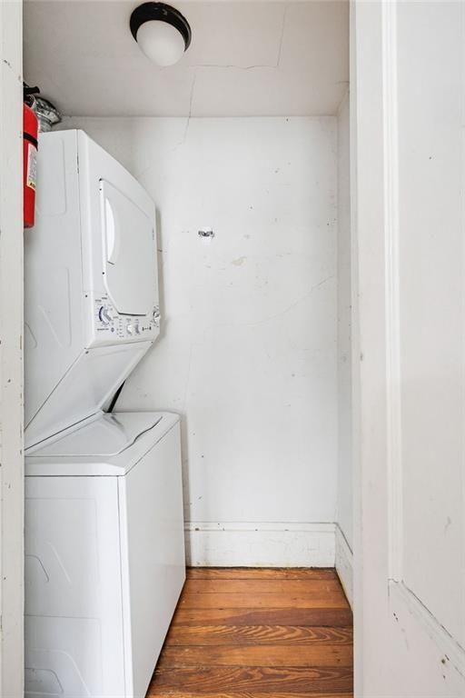 Building Photo - 114 E Maple St