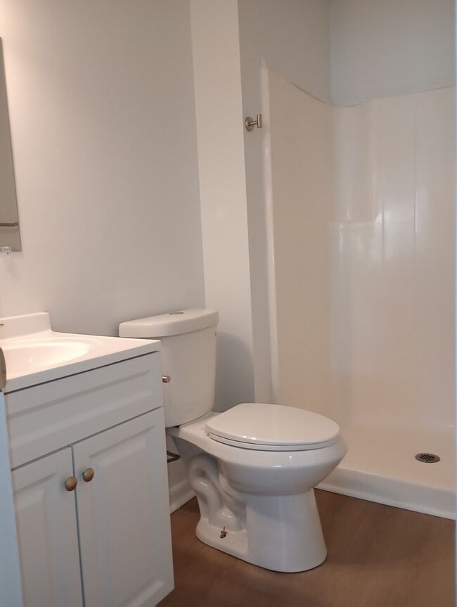 Building Photo - 3 Bedrooms, 2.5 Bathrooms Condo Rental