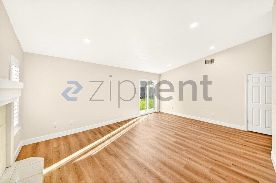 Building Photo - 5603 Pine Canyon Dr