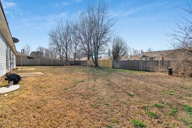 Building Photo - Newly remodeled 3 Bed 2 Bath Duplex!!