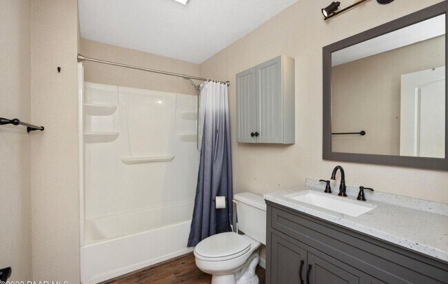 Building Photo - 704 Hermosa Dr