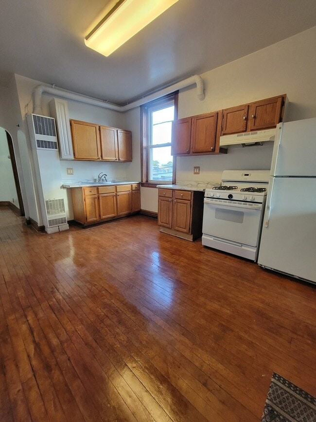 Building Photo - 2014 N Kedzie Ave