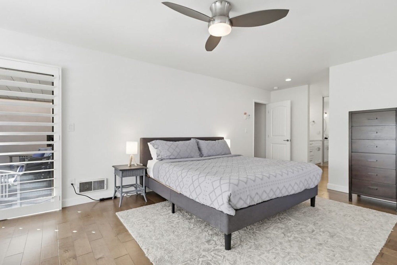 Building Photo - 561 S Sierra Ave