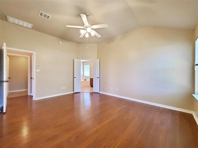 Building Photo - 491 Goldenrod St