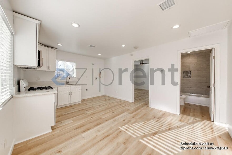 Building Photo - Unit A