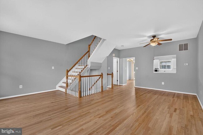 Building Photo - 2432 Clover Field Cir