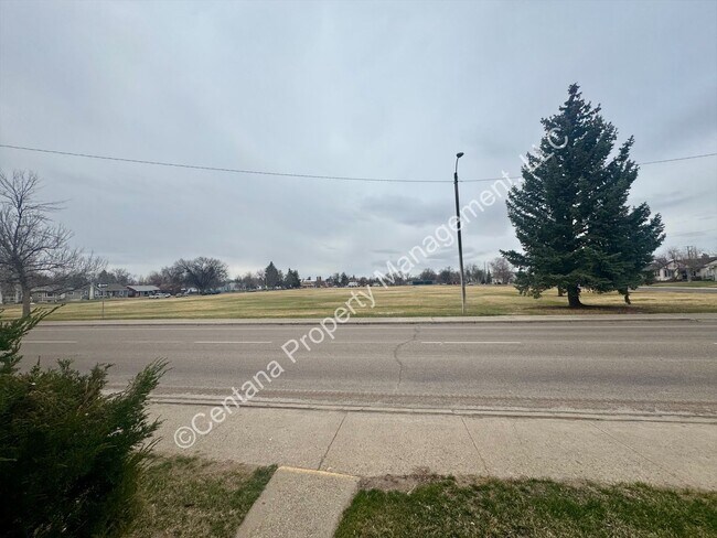 Building Photo - 515-517 25th St N