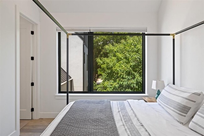 Building Photo - 1903 Frazier Ave