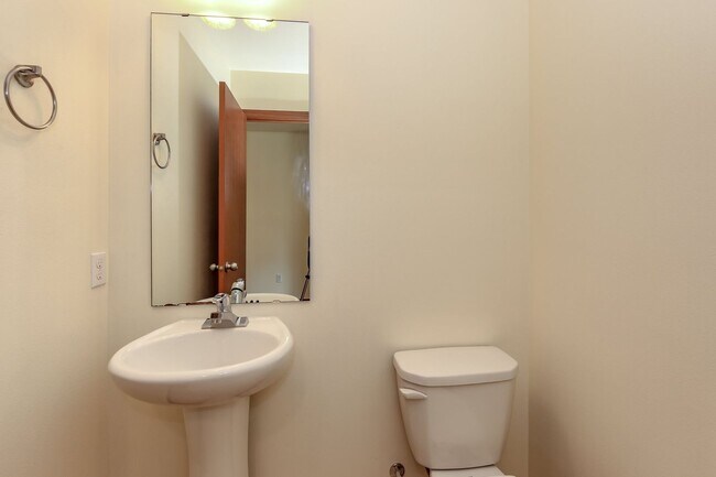 Building Photo - Spacious 4-Bedroom DuPont Home with AC