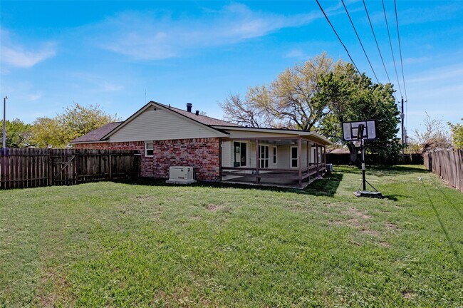 Building Photo - 2302 Doverglen Dr