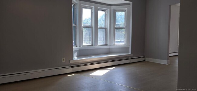 Building Photo - 306 Sigourney St