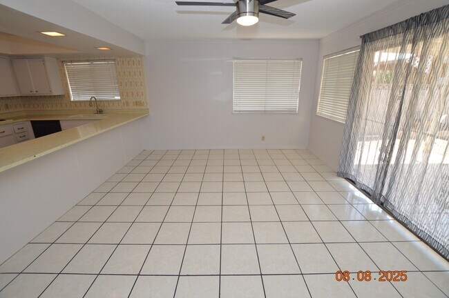 Building Photo - 2108 Mariposa Ave