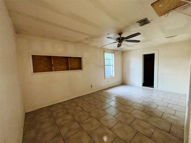 Building Photo - 6507 Longview St