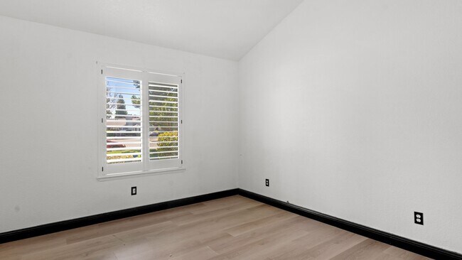 Building Photo - Prime Vacaville Location 3BD/2BA TUSD
