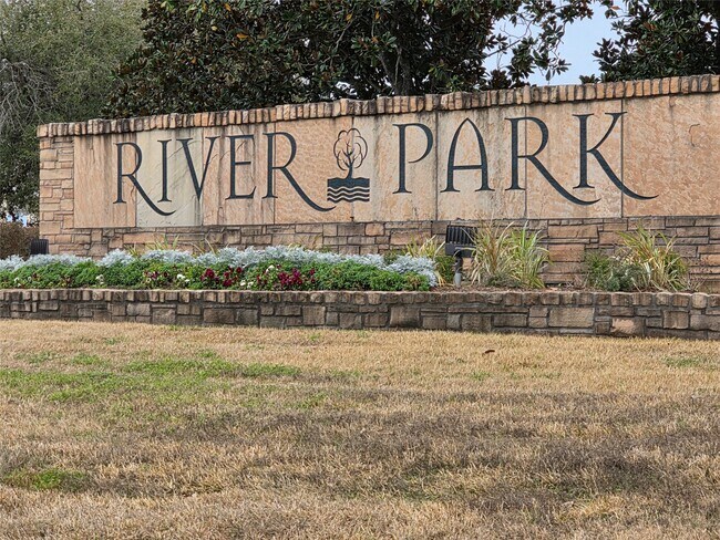 Building Photo - 2715 Riverhollow Ln