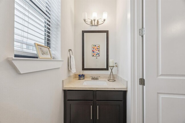 Building Photo - 5729 Larkin St