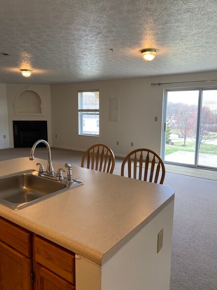 Building Photo - 1100 Arrowhead Dr