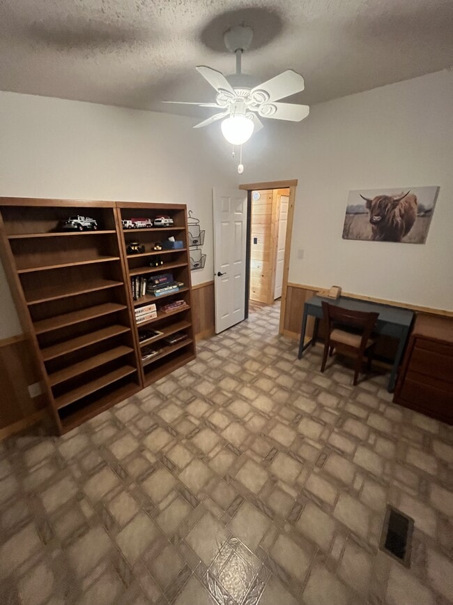 Building Photo - 12 Ray Dr