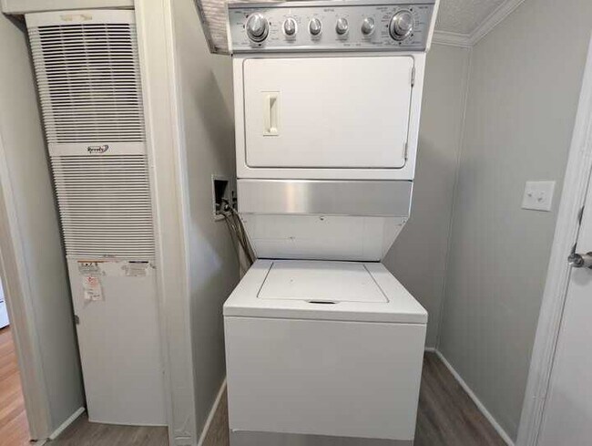 Building Photo - 52224 Quaker Hill Ln