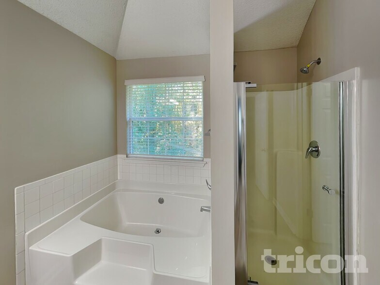 Building Photo - 345 Othello Dr