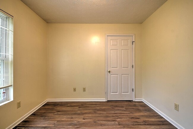 Building Photo - 303 Moorland Dr