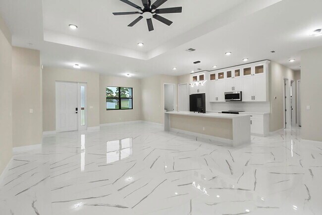 Building Photo - 1143 SW Estaugh Ave