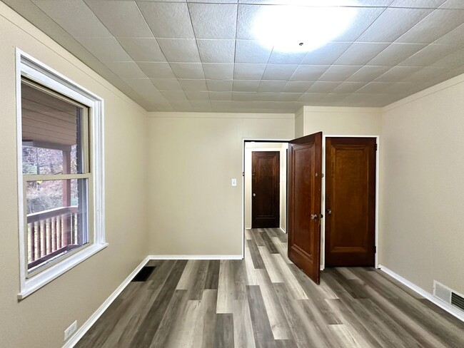 Building Photo - Updated 1 Bed/1 Bath Apartment in Greenfield - Private Deck, Central Heat & AC - Water/Sewage Inc...