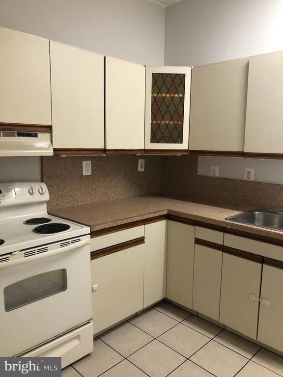 Building Photo - 123 W Mulberry St