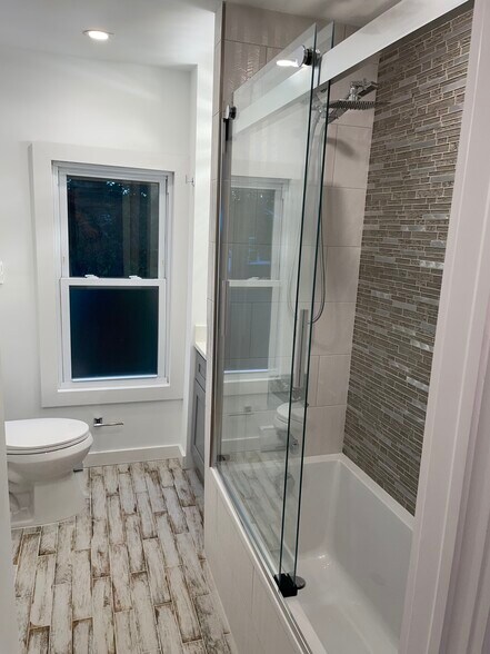 Bathroom - 2776 Maple Ave