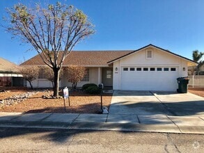 Building Photo - Great Home 3 Bedroom Home in Beautiful Nei...