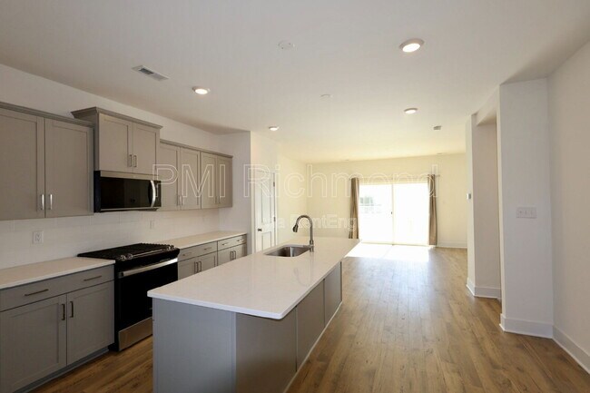 Building Photo - 15325 Sunray Wy