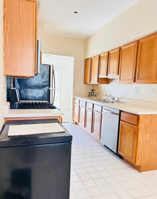 Building Photo - 988 Sheridan Cir